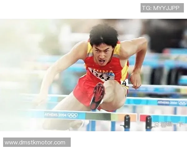 《踢向梦想的星光 两位足球巨星携手演绎心跳与荣耀的传奇故事》 《踢向梦想的星光 两位足球巨星携手演绎心跳与荣耀的传奇故事》