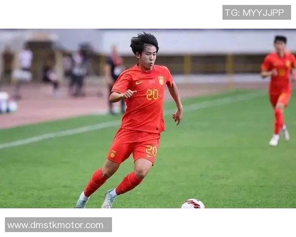 2025年新兴十大足球新星揭晓 崭露头角的未来之星盘点