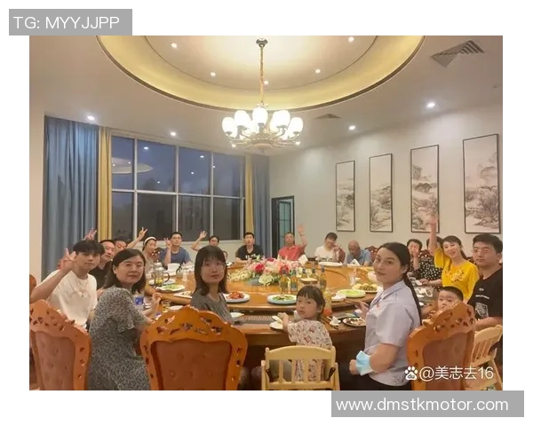 世界足坛巨星齐聚一堂盛装合影