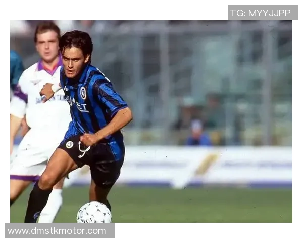 足球三十三号球星盘点：历届足坛名将与当代传奇球员一览